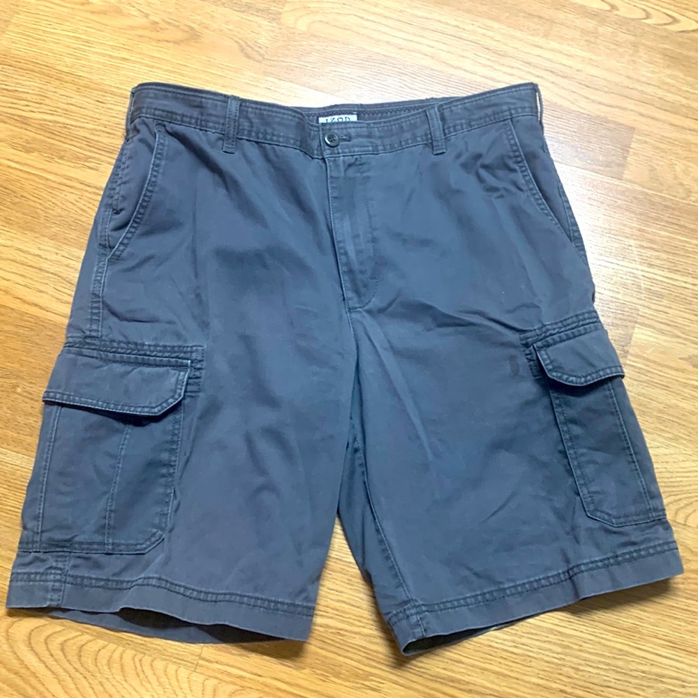 Izod gray cargo shorts